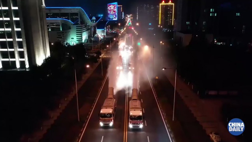 VIDEO. Sute de camioane folosite pentru a dezinfecta zona din China afectată de coronavirus