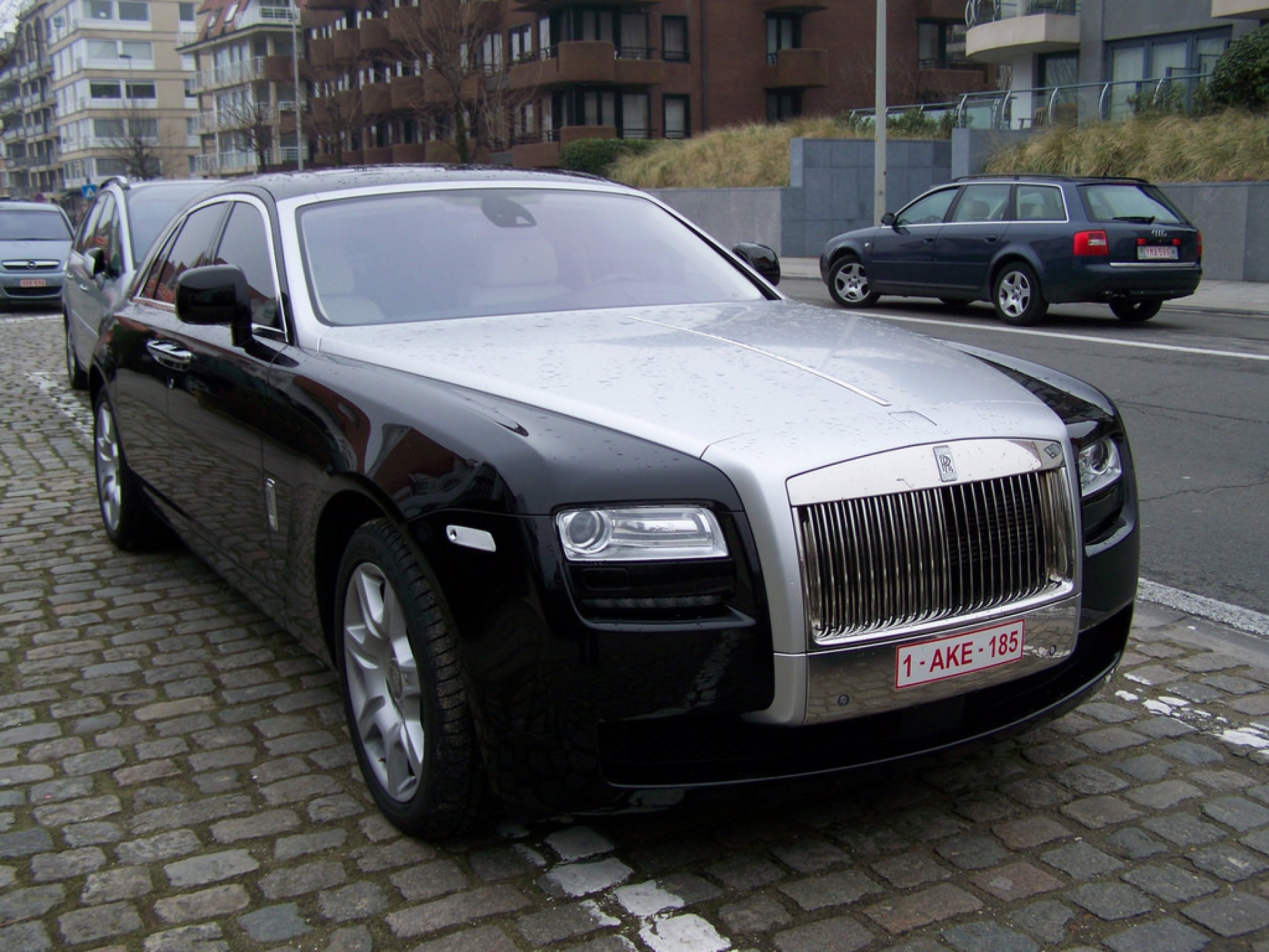 Câte Bentley şi Rolls - Royce se vând în România