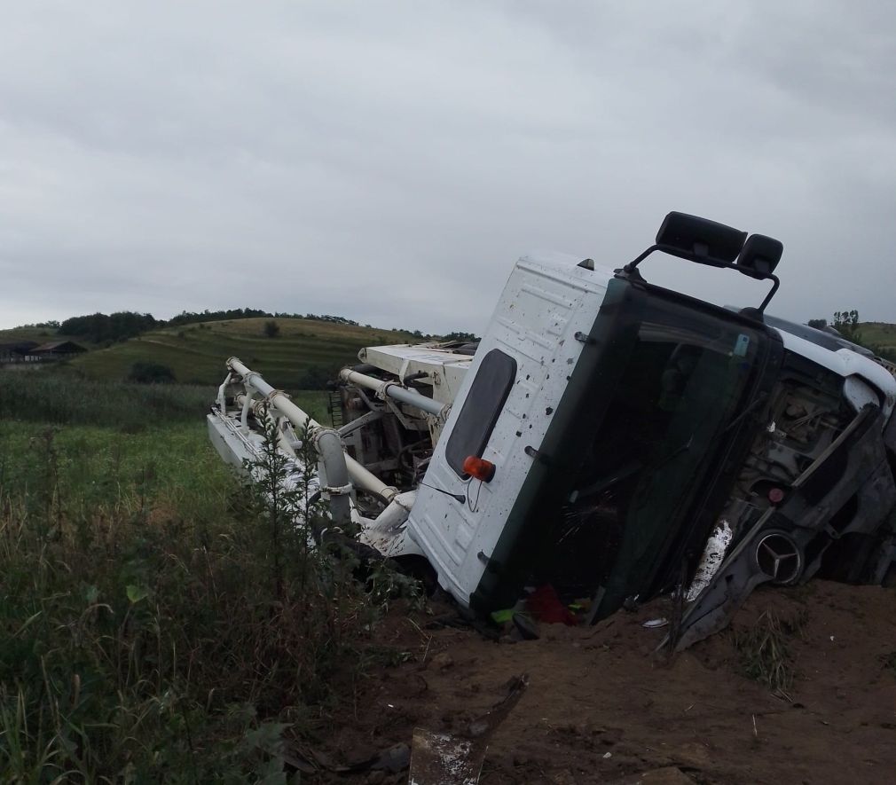 Un camion s-a răsturnat la Cluj