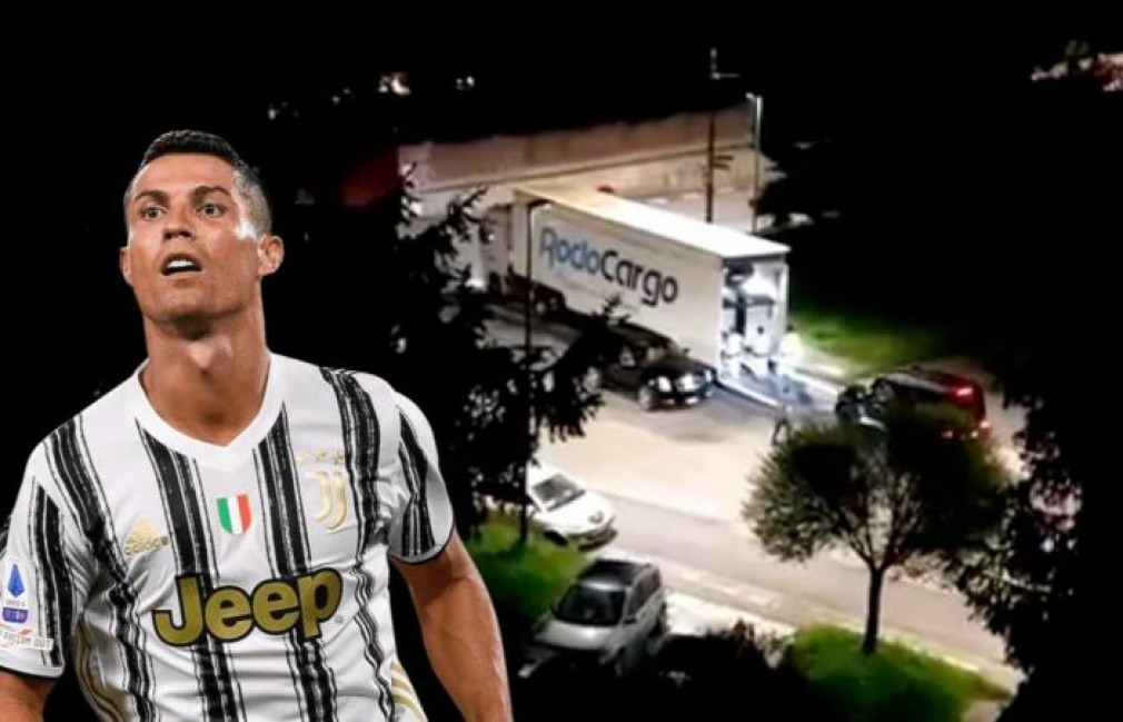 VIDEO Superstarul Ronaldo a chemat un CAMION pentru a-și transporta mașinile la Lisabona