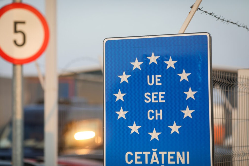 Comisia Europeană ameninţă cu sancțiuni ţările care menţin controalele la frontiere în interiorul Schengen