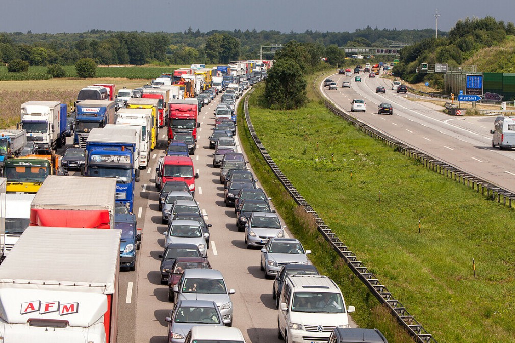 ALERTĂ România ar putea fi sancționată de UE pentru gradul de poluare al camioanelor