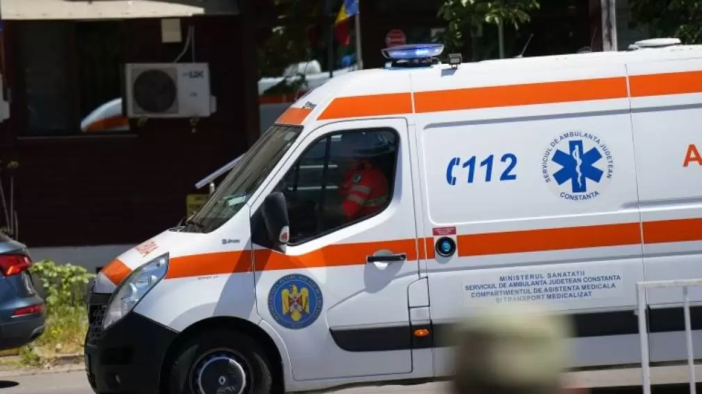 Accident rutier între un camion și un autoturism, în localitatea Crucea