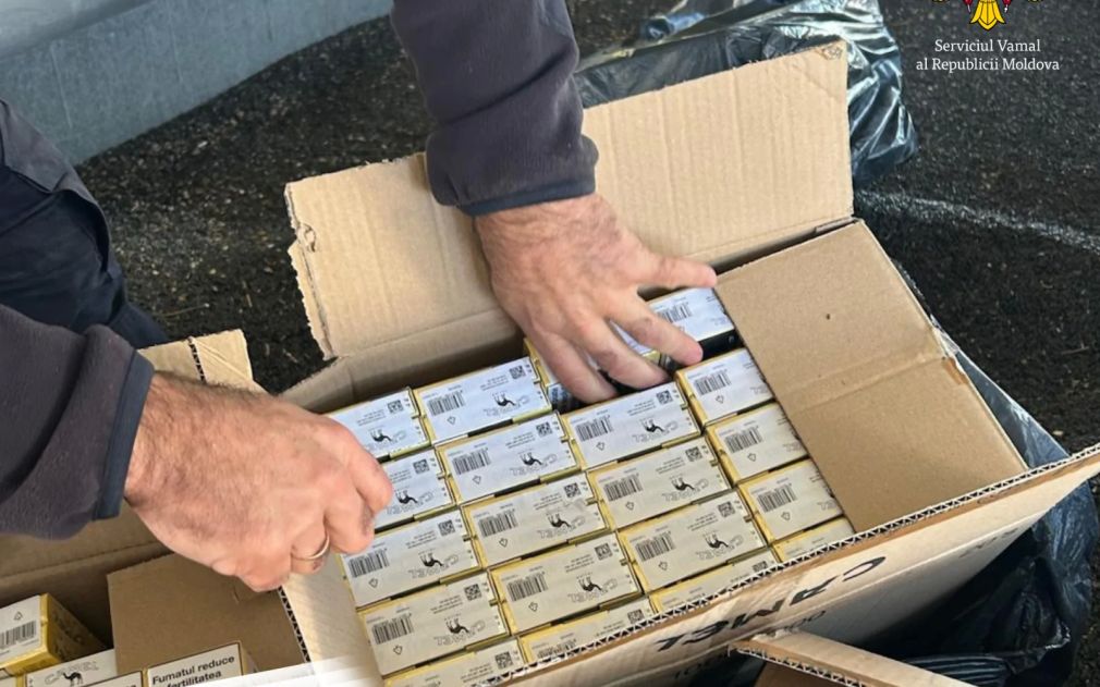 Șofer de camion, oprit de poliție. Voia scoată ilegal țigări