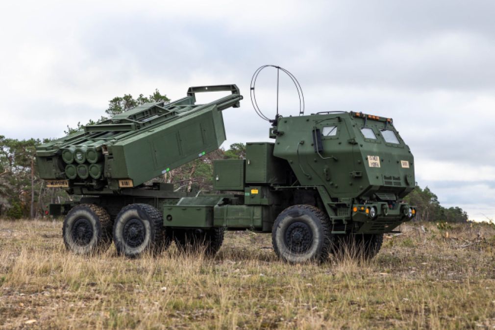 Acord industrial pentru integrarea sistemelor HIMARS pe camioane produse locale