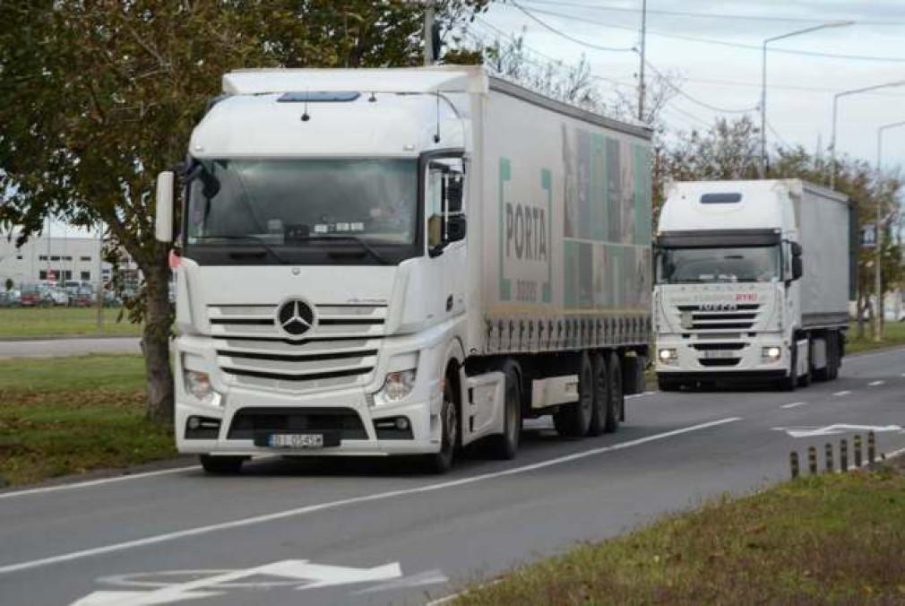 Restricții de circulație pentru camioane impuse de Ungaria. Care sunt intervalele