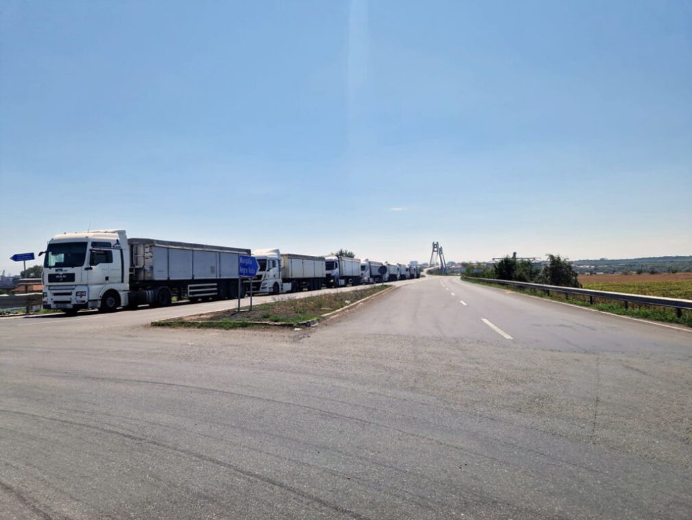 Șoferii de camion se plâng că sunt forțați să intre într-o parcare privată de lângă podul Dunării de la Vidin-Calafat