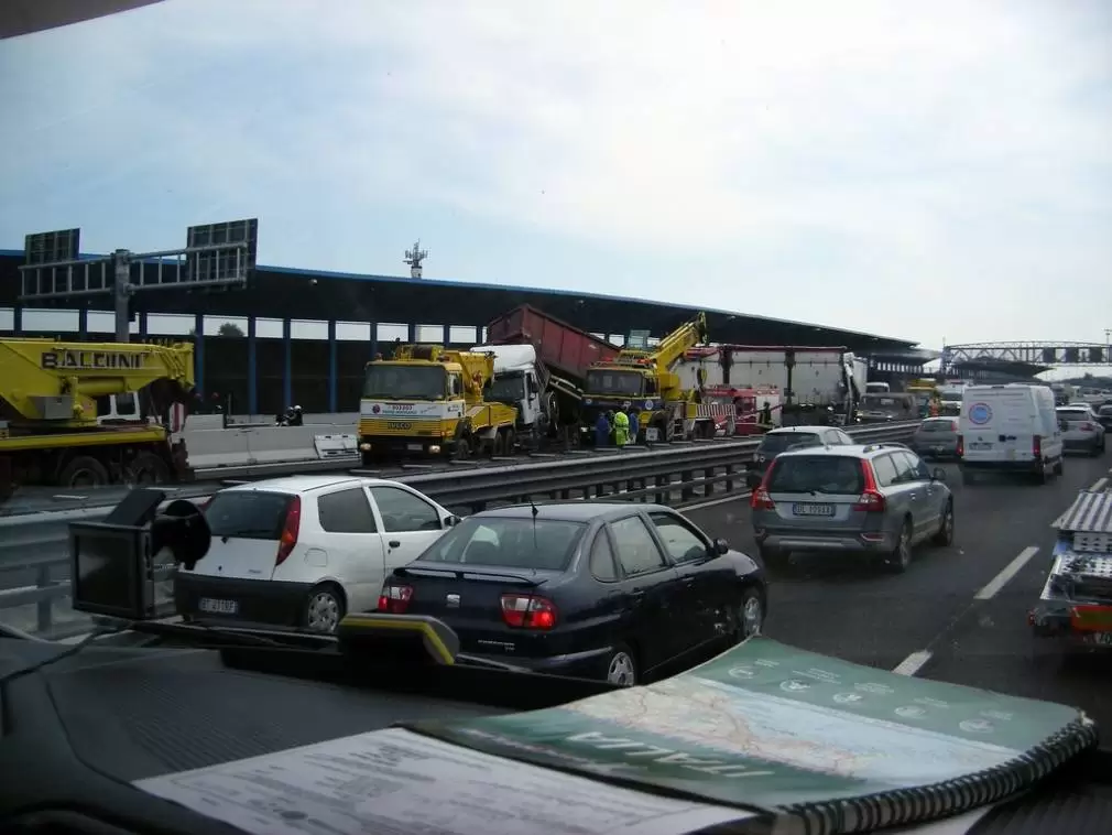 PRECEDENT. COMISIA EUROPEANĂ CERE RENUNȚAREA LA LIMITAREA TIMPULUI ÎN CARE POȚI PARCA