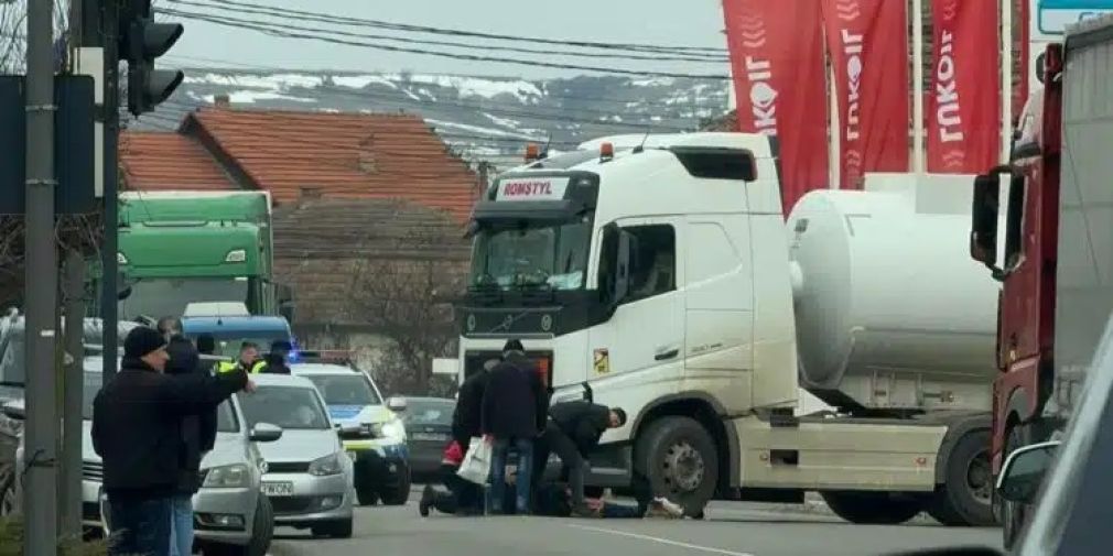 VIDEO Un camion a acroșat 2 pietoni la Cluj