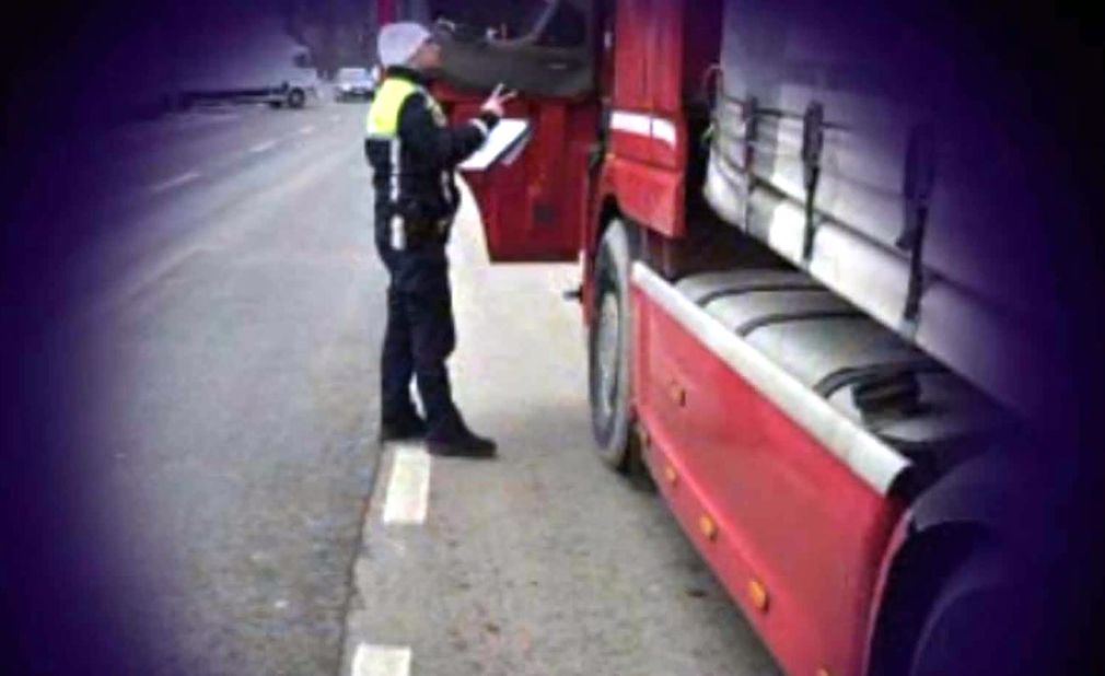 Șofer de camion prins cu magnetul pe tahograf la Brăila