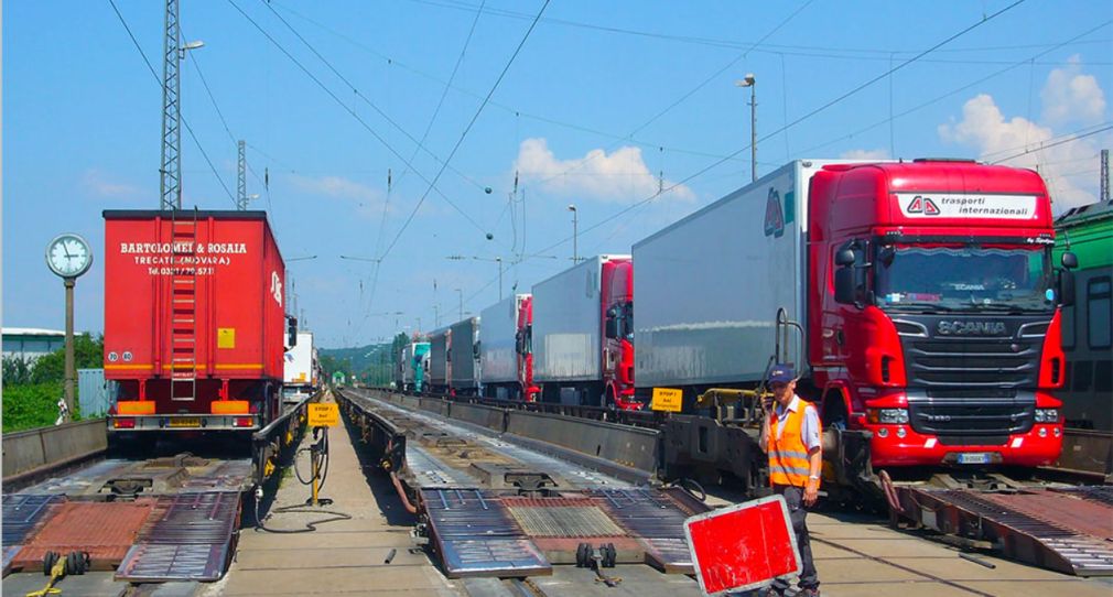 Cum au combinat nemții transportul cu camioane cu cel pe calea ferată. Succes total