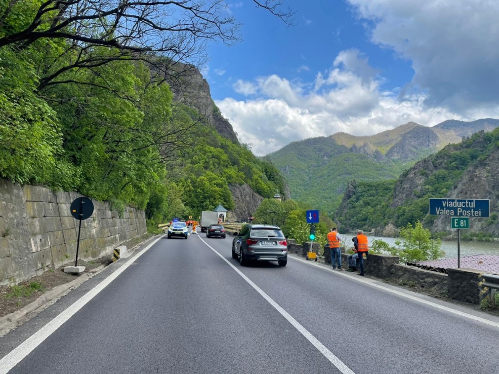 Accident cu două camioane pe Valea Oltului, la nici o oră de la reluarea traficului