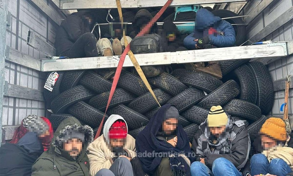 12 migranți prinși de poliția de frontieră ascunși între cauciucuri