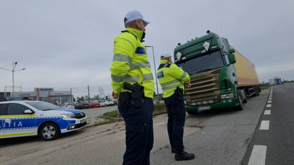 Un bărbat a furat o cheie dintr-un camion și a demontat o piesă dintr-un autoturism