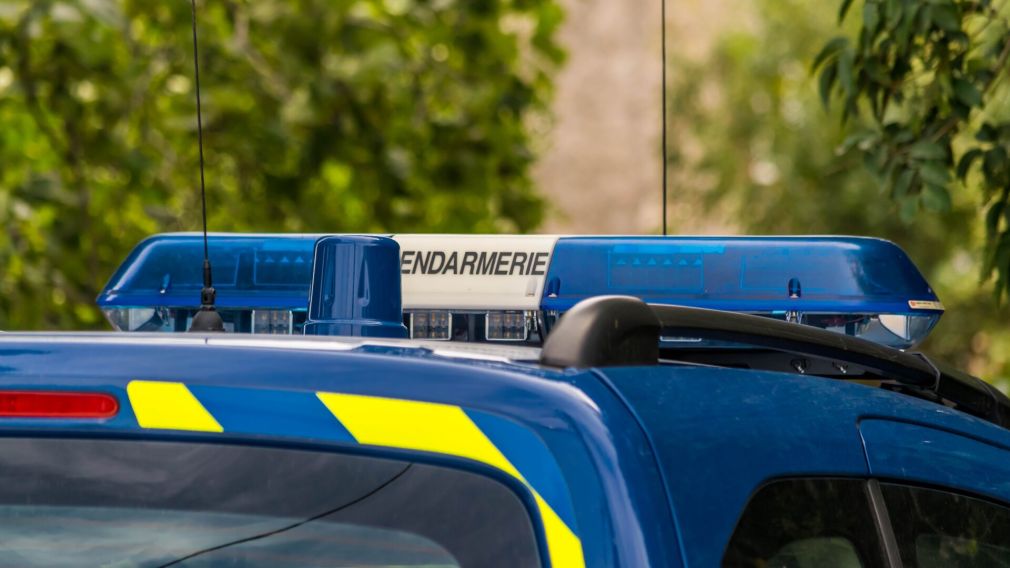 Șofer de camion, dat afară de jandarmi din propria casă, ocupată ilegal de „chiriași”