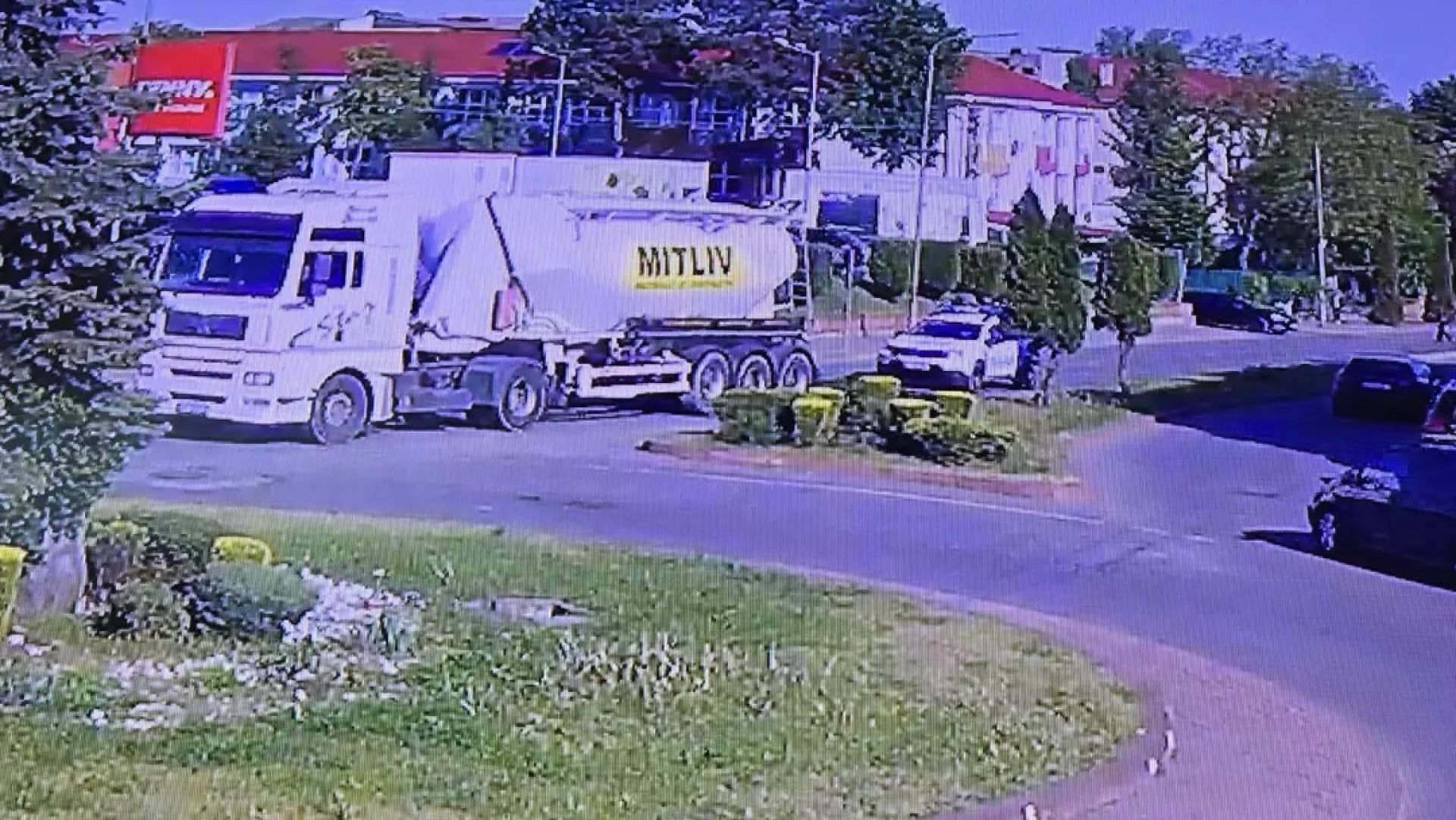 Șofer de camion sancționat de Poliția Locală după ce a încărcat prea mult