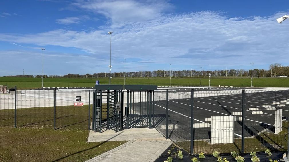 FOTO O nouă parcare securizată s-a deschis pentru camioane. Unde e locația?