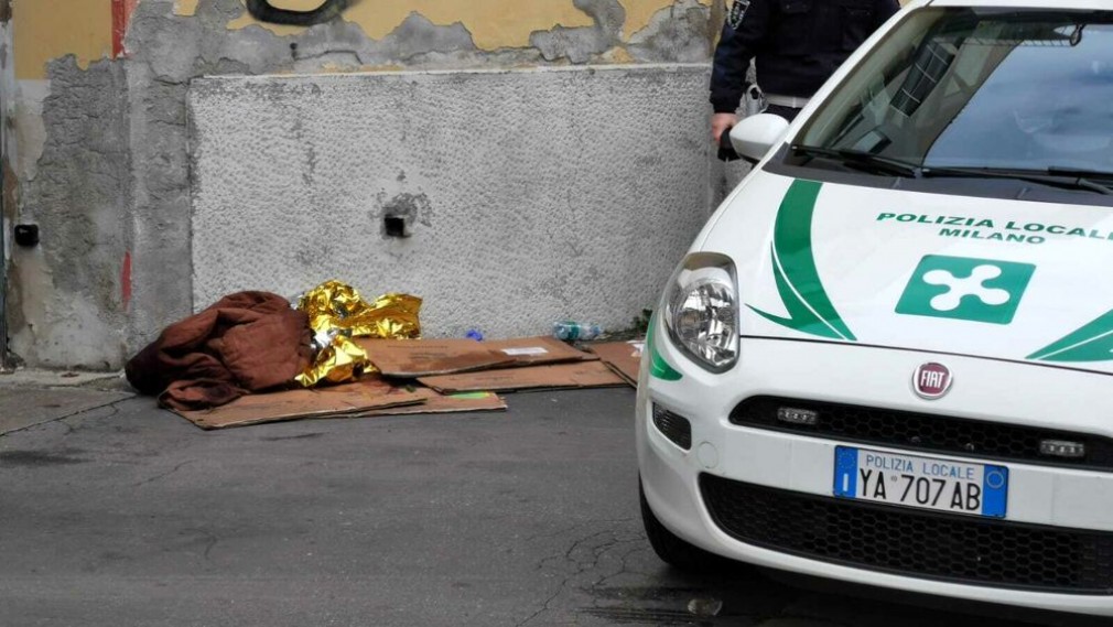 Italia. Român, mort după ce peste el au trecut două camioane