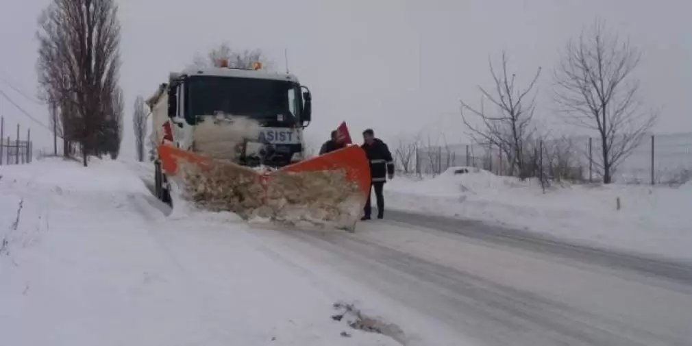 ALERTĂ Circulația camioanelor ar putea fi interzisă din cauza viscolulului