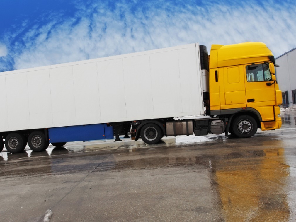 România nu primește despăgubiri pentru camioanele cu marfă din Ucraina care ne strică drumurile