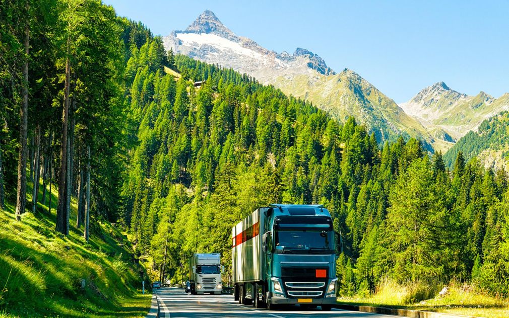 Șofer de camion, acuzat că și-ar fi însușit banii de pe două transporturi, condamnat