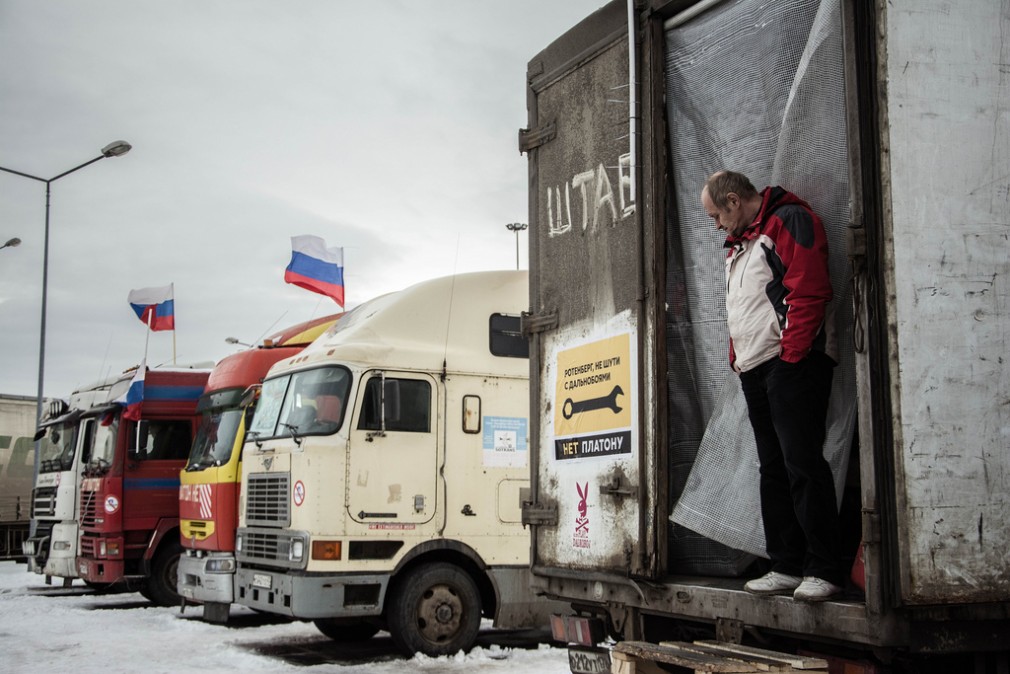 Uluitor. Vladimir Putin îngheață prețul motorinei la presiunea CAMIONAGIILOR