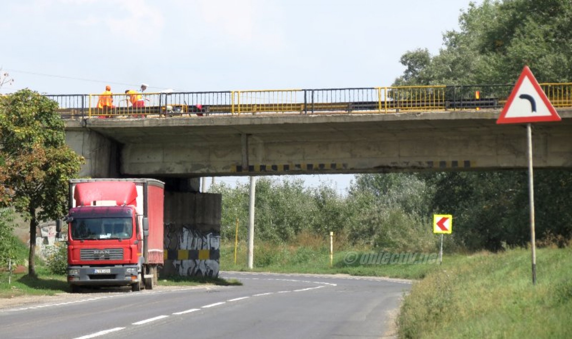 S-a reluat circulația rutieră pe podul de la Slobozia. Se merge cu maxim 20 km/oră