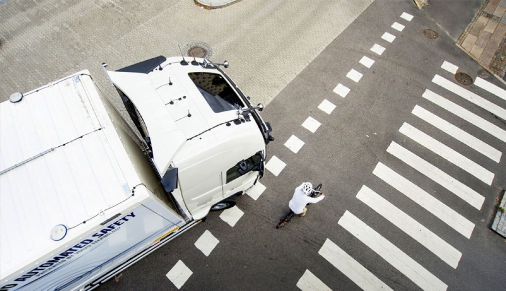 Volvo Trucks lansează sisteme de siguranță de ultimă generație, pentru a proteja pietonii și bicicliștii