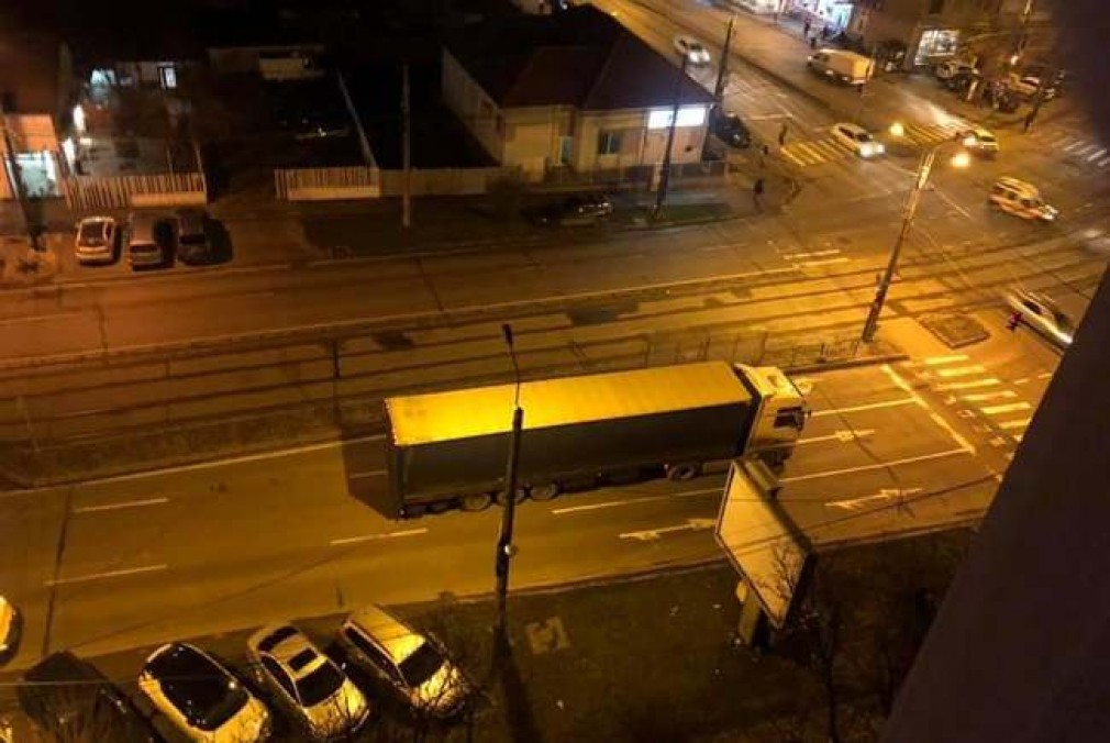 MIgranți, găsiți într-un camion la Timișoara. Șofer: s-au urcat clandestin