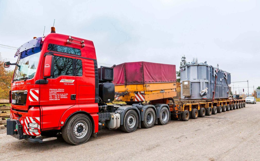 Cinci transporturi agabaritice se deplasează, duminică, pe trasee de la și spre PTF Nădlac