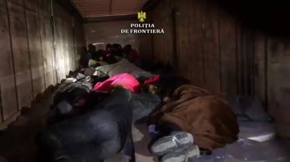 VIDEO: Nădlac- 34 de emigranți, printre cutiile de vopsea din semiremorcă