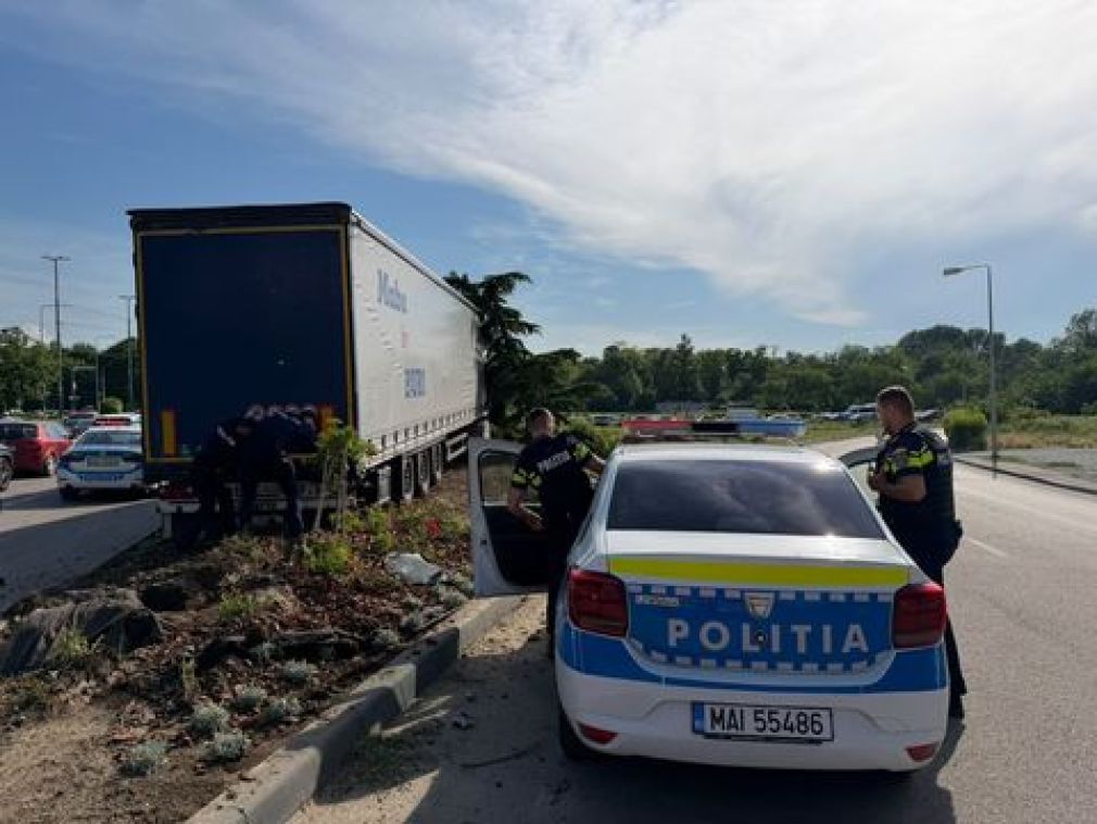 S-a aflat motivul pentru care șoferul a scăpat camionul de sub control și a lovit mai multe mașini