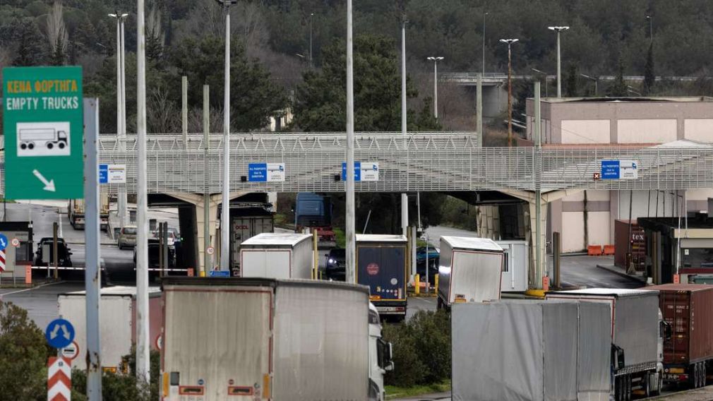 70.000 șoferi de camion protestează față de normele UE. România, „țară de tranzit”?