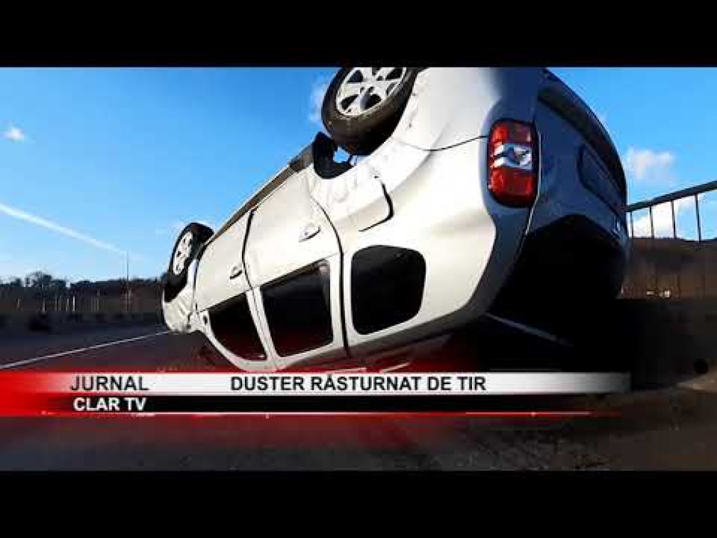 VIDEO. Dacia Duster, lovită și răsturnată de camion