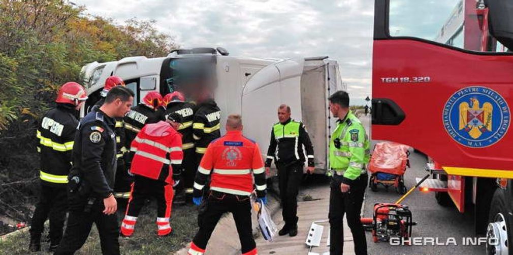 Două camioane s-au ciocnit pe autostradă