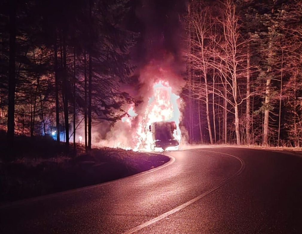 VIDEO Camion în flăcări. Unde s-a întâmplat?