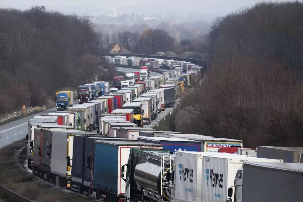 Pachetul de măsuri adoptat de Comisia Europeană pentru a sprijini transportul rutier de marfă