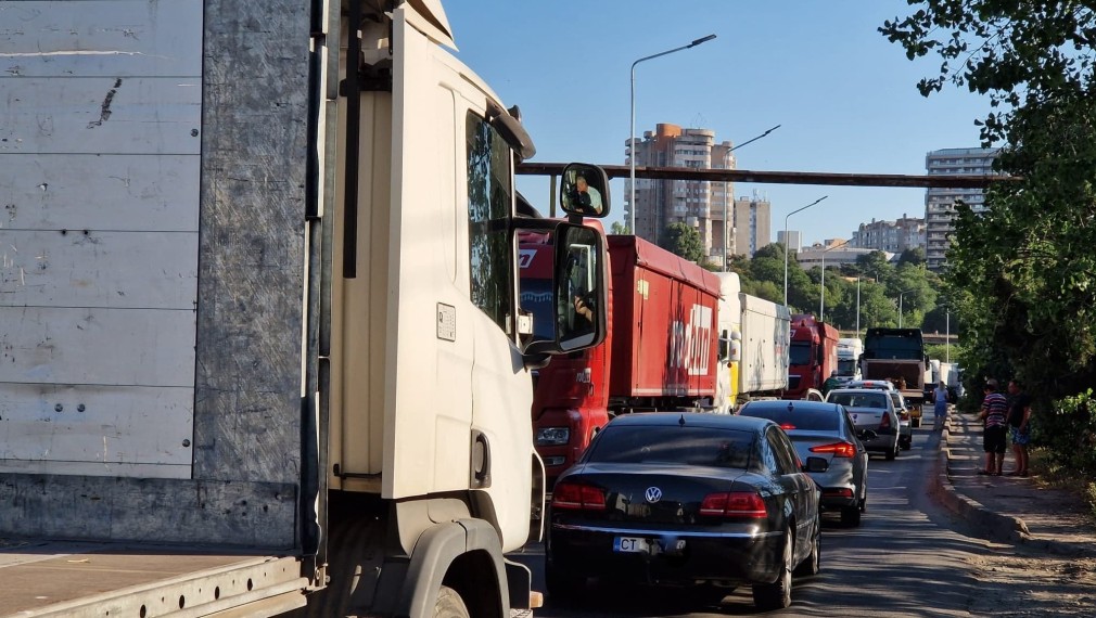 Camioanele cu cerealele fermierilor sunt blocate în Portul Constanța