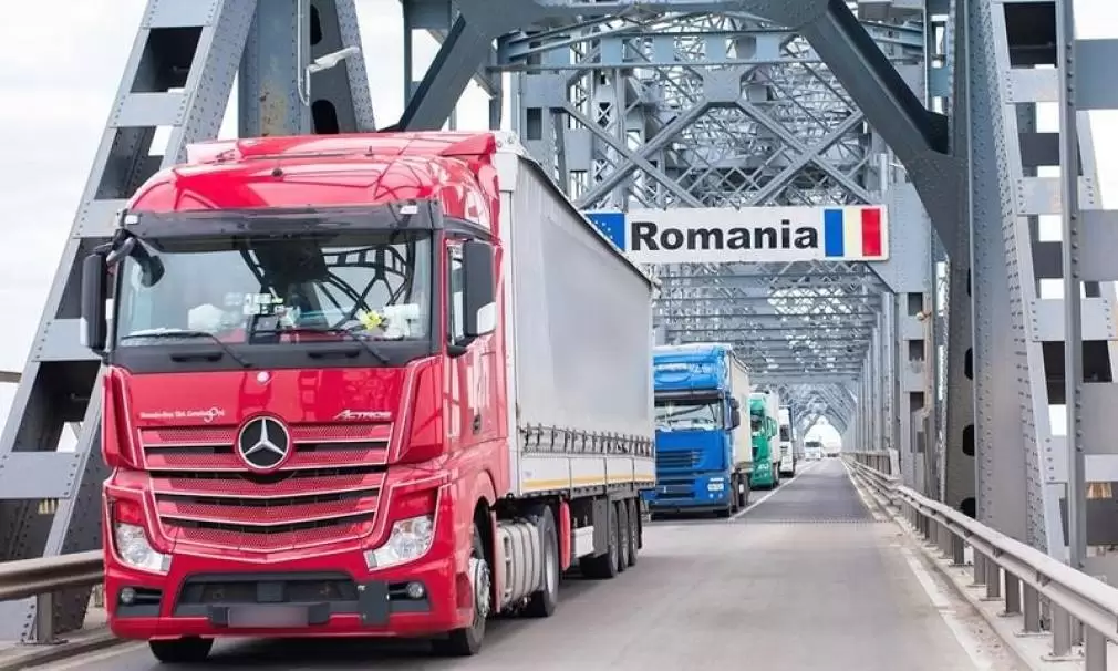 Camioanele așteaptă ore în șir să iasă din țară la Vama Giurgiu