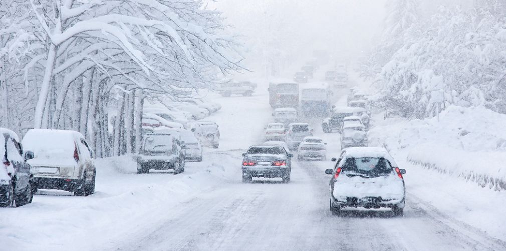 România paralizată de zăpadă. Care drumuri și autostrăzi sunt închise?