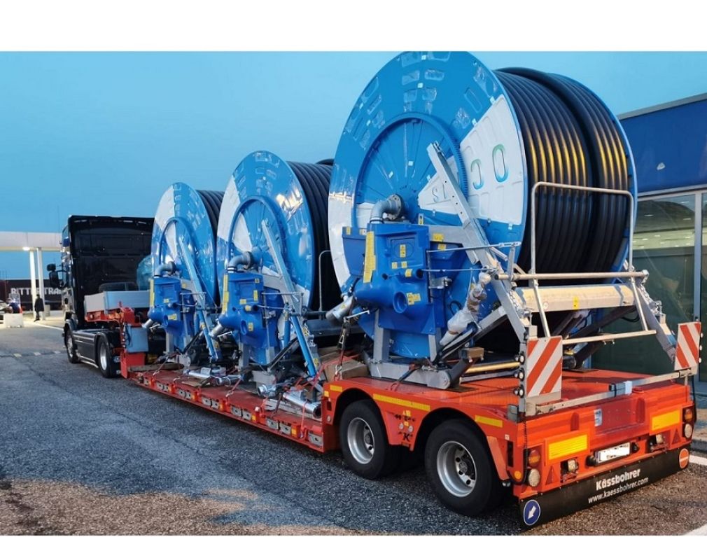 Un camion de 100 de tone trece prin România