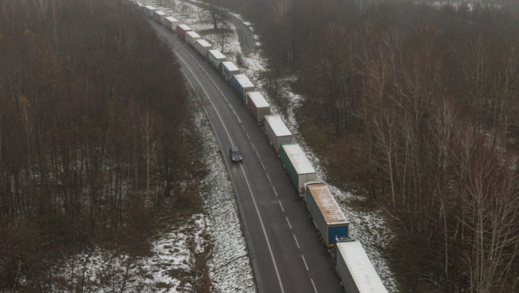 Granița Ungariei cu Ucraina, blocată de mii de camioane