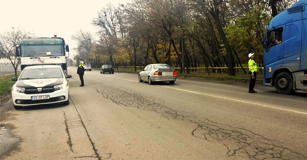 Șoferi de camion amendați la intrarea în Bârlad. Care e motivul?