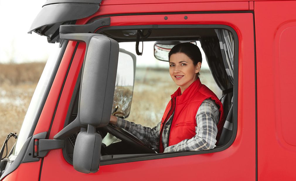 Parlamentul European, de acord să permită tinerilor de 18 ani să conducă autocamioane