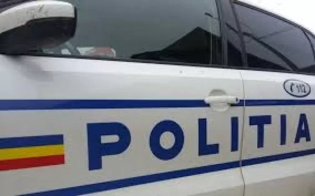 Video. Mașină arsă complet după ce s-a lovit de un TIR