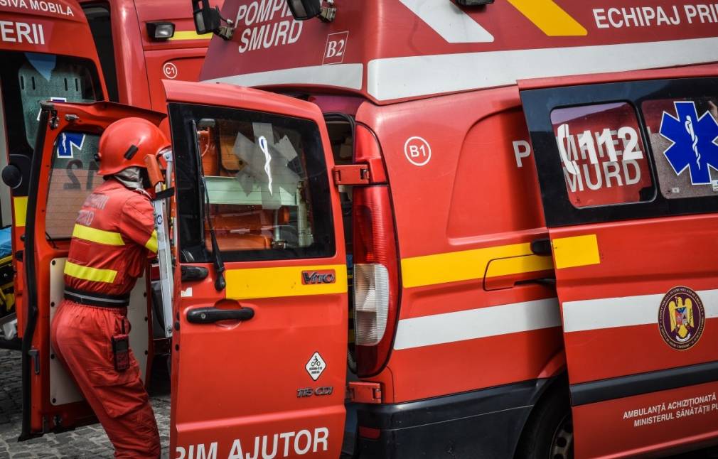 Trotinetă lovită de un camion, în timpul unei depășiri