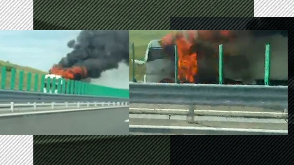 Camion în flăcări rulând cu capota deschisă. Cum se explică?