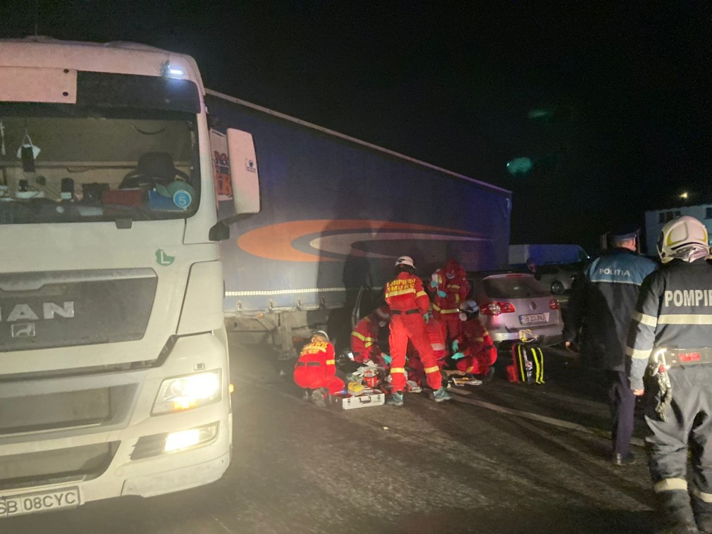Un mort și un rănit, după ce un șofer de camion băut a produs un accident rutier