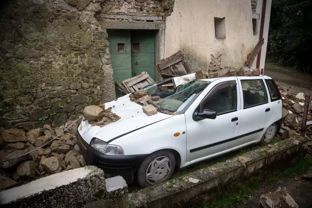 Un puști de 16 ani aflat la volan a lovit șase pietoni