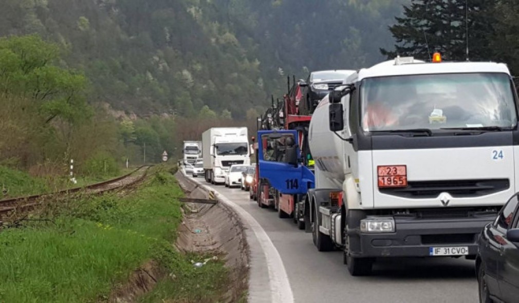 Camioanele care circulă între Brașov și Ploiești, deviate pe DN1A